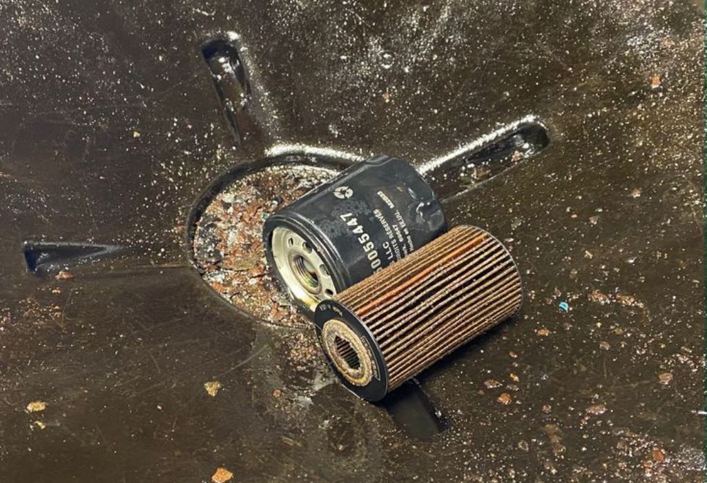How to Open an Oil Filter Easily and Without a Mess