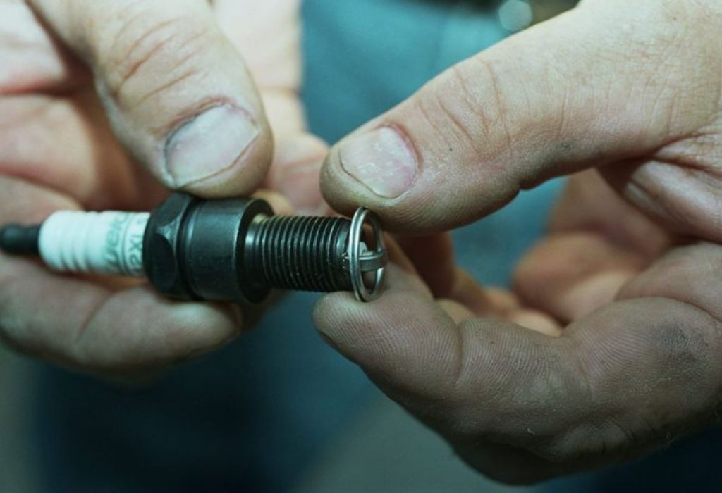 Ultimate guide how to remove seized spark plugs safely